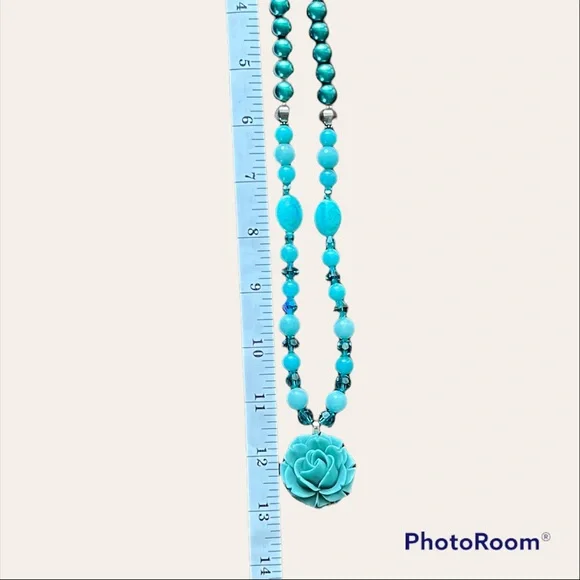 Handmade teal necklace with rose pendant. - Picture 3 of 4
